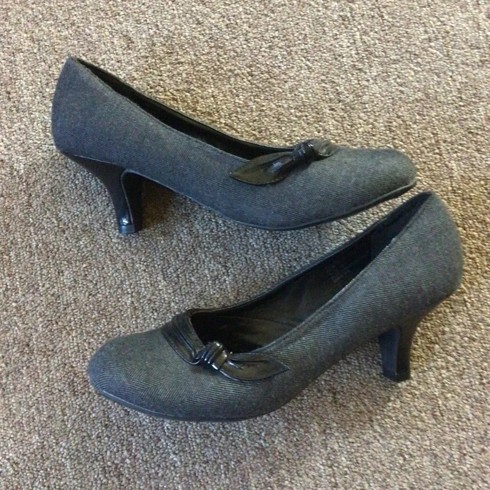 Nue Options Ava Gray and Black Heels - Size 8 - Picture 3 of 7